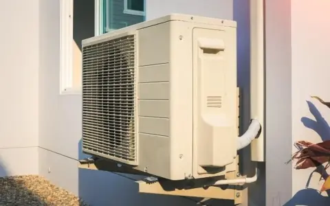 Unidad exterior de aire acondicionado, clave para entender la diferencia entre climatizador y aire acondicionado.