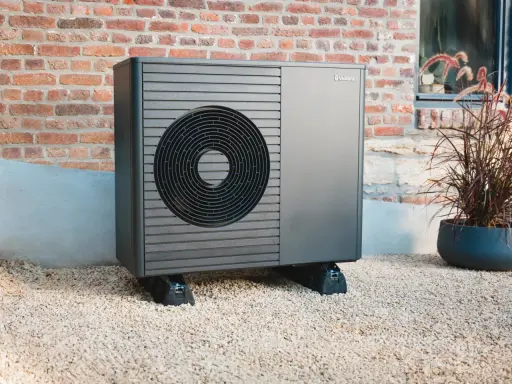 Unidades de bomba de calor Vaillant, eficientes y silenciosas, que demuestran qué es el COP en sistemas de climatización modernos.