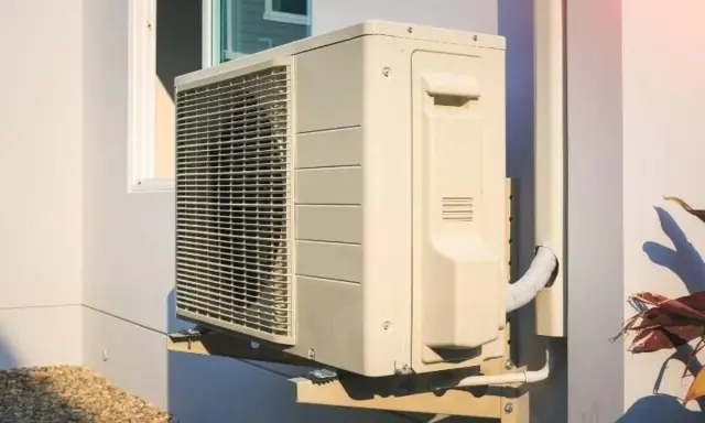 Unidad exterior de aire acondicionado, clave para entender la diferencia entre climatizador y aire acondicionado.