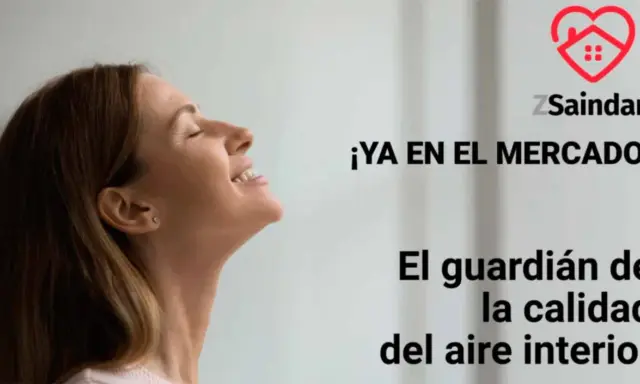 Mujer sonríe, disfrutando del aire puro. ¡Ya en el mercado! Saindari, el guardián de la calidad del aire interior.
